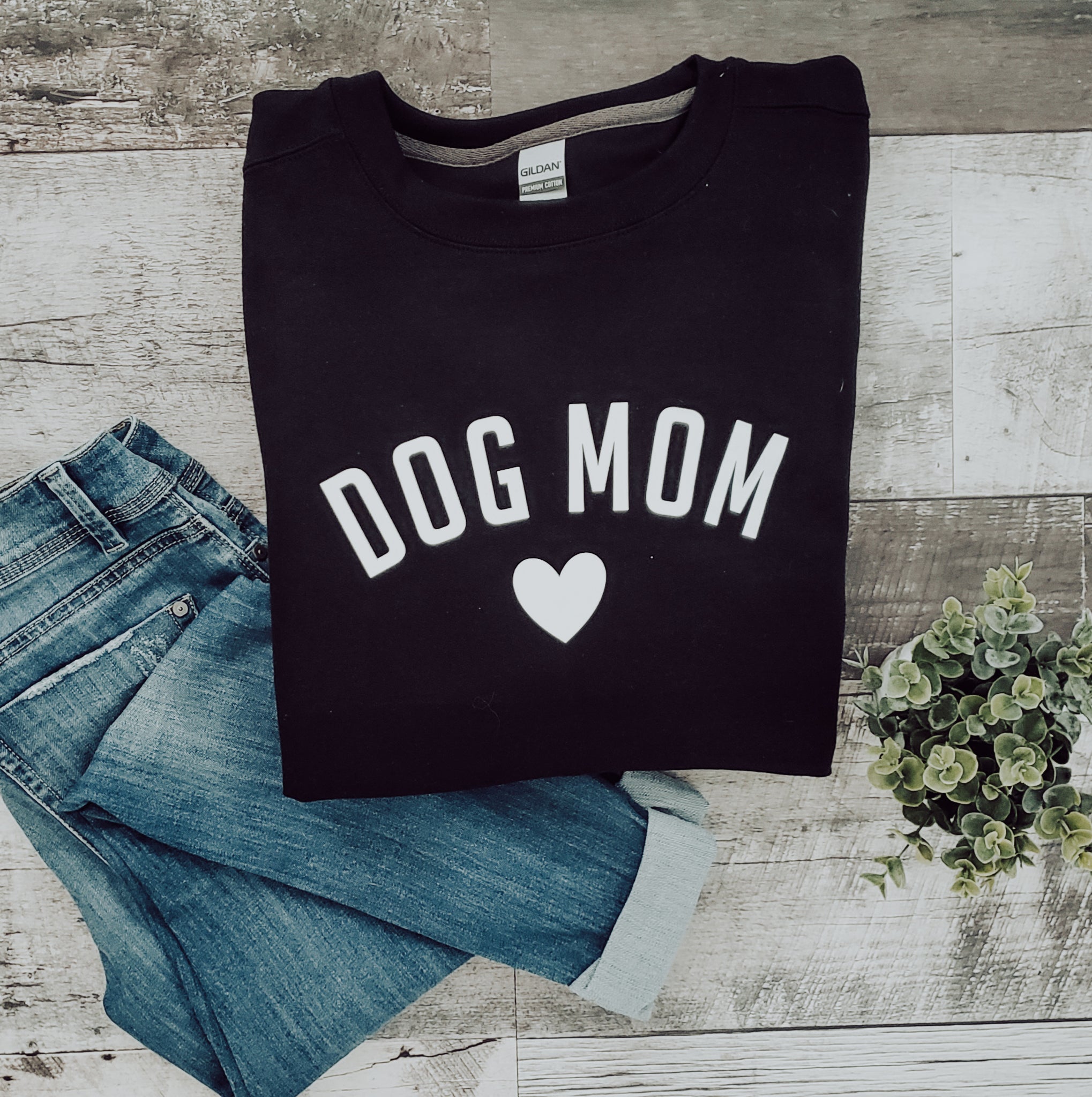 DOG MOM | Basic Crewneck Sweater