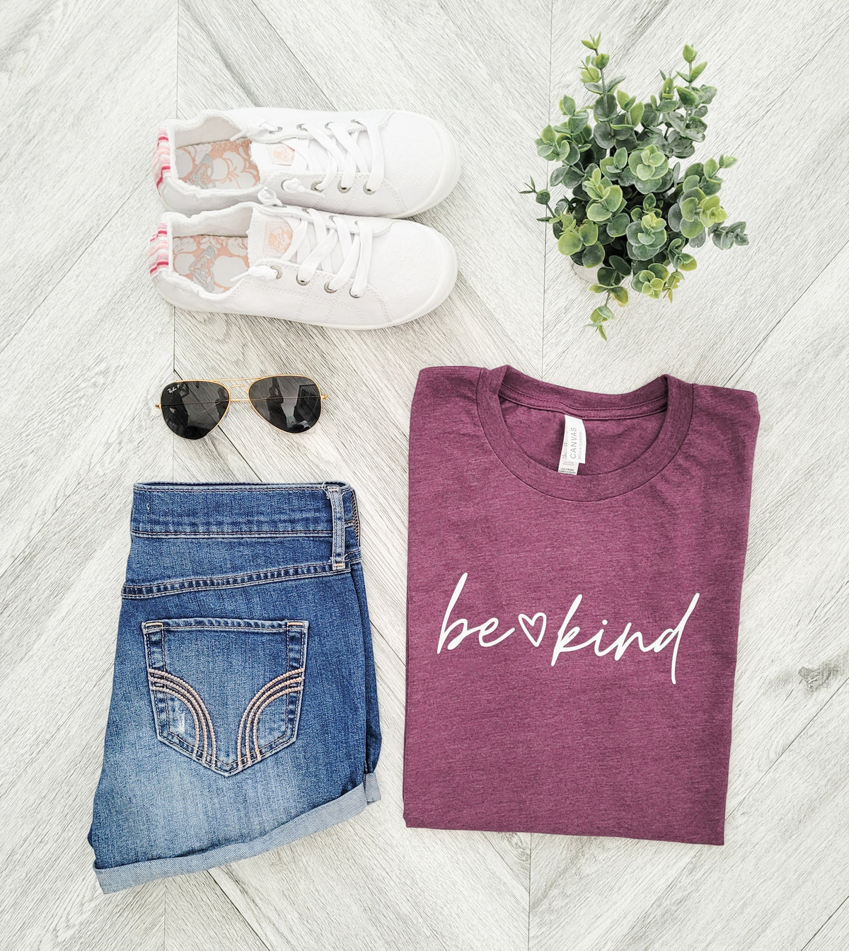 BE KIND ♡ | Unisex Crewneck Tshirt